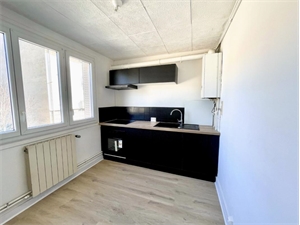 t3 à la location -   42300  ROANNE, surface 60 m2 location t3 - UBI478839014